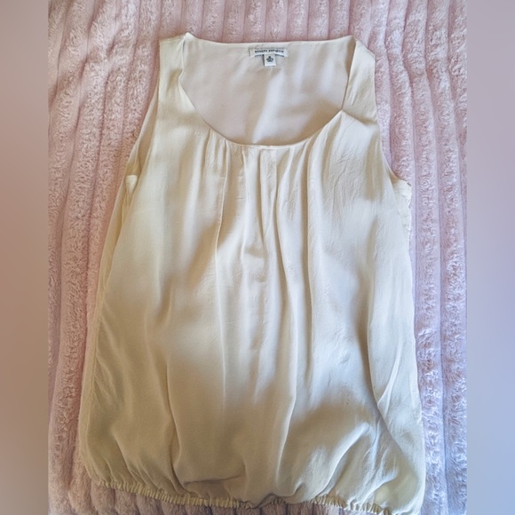 Banana Republic Tops - Banana Republic Cream Sleeveless Pleated Blouse Women’s Medium 100% Silk
